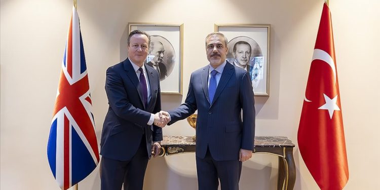 Bakan Fidan, İngiliz mevkidaşına Gazze’de ivedilikle tam ateşkesin sağlanması gerektiğini bildirdi