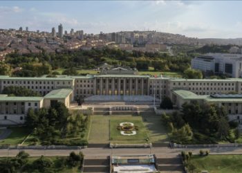 Meclis lokantalarının atıkları barınaktaki hayvanlara yiyecek, bitkilere gübre oluyor