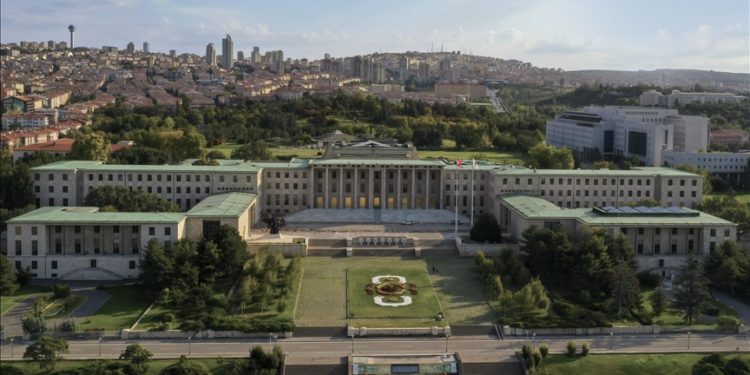 Meclis lokantalarının atıkları barınaktaki hayvanlara yiyecek, bitkilere gübre oluyor