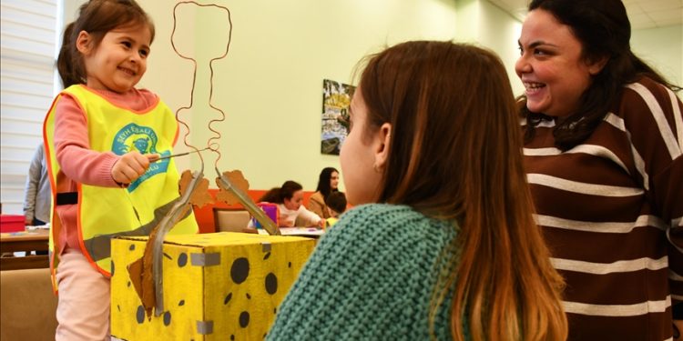 Bilecik'te geleceğin okul öncesi öğretmenleri materyallerini anaokulu öğrencileriyle buluşturdu