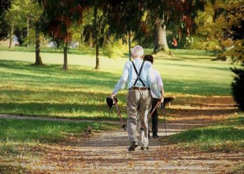 Yaşlılık hastalıklarıyla mücadele için egzersiz ve sağlıklı beslenme önerisi