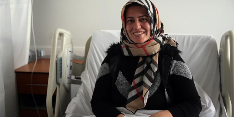 Su içmeden yemek yiyemeyen hasta, operasyonla sağlığına kavuştu