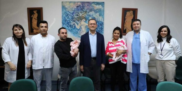 Anne karnında aynı damarları paylaşan ikizler operasyonla sağlığına kavuştu