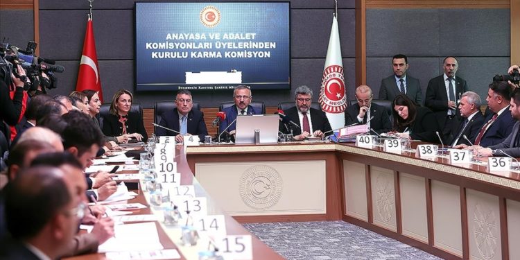 TBMM Anayasa ve Adalet Karma Komisyonu HSK üyeliği için toplandı