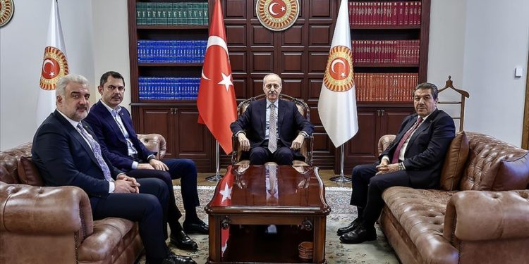 TBMM Başkanı Kurtulmuş, İBB Başkan Adayı Kurum'u kabul etti