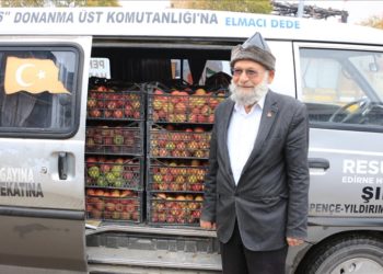 “Elmacı Dede” Denizli’de yetiştirdiği elmaları Şırnak’taki Mehmetçik için getirdi
