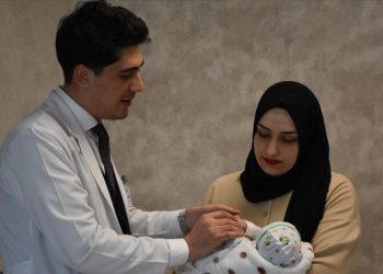 Iraklı Zennu bebeğin akciğerini besleyecek yapay damar Konya’da takıldı