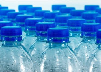 Pet şişedeki su, insan sağlığı için tehlikeli binlerce “nanoplastik” içeriyor