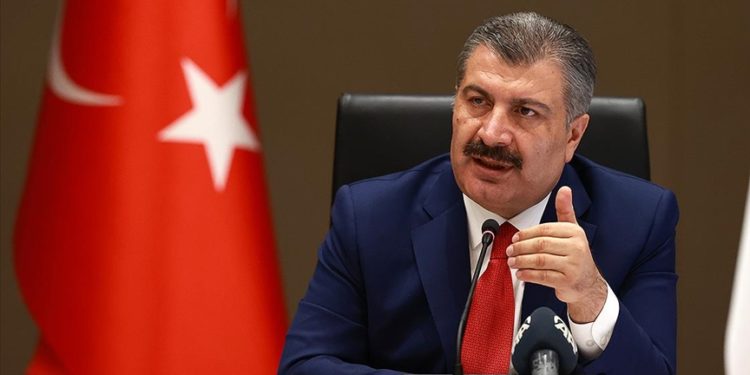 Sağlık Bakanı Koca'dan videolu "Heimlich manevrası" paylaşımı