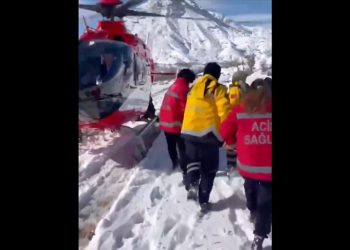 Köydeki hasta, helikopter ambulansla hastaneye ulaştırıldı