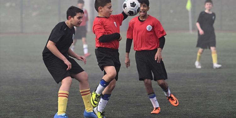 Edirne’de daha önce spor yapmamış çocuklar “Mahalle Ligi”nde sporla tanışıyor