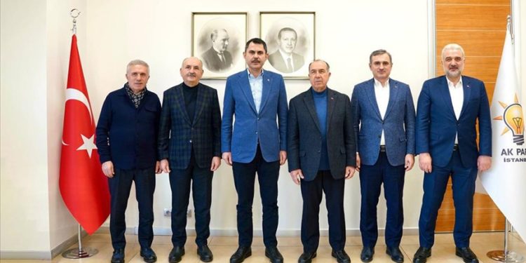 İBB Başkan adayı Kurum, eski AK Parti İstanbul il başkanlarıyla buluştu