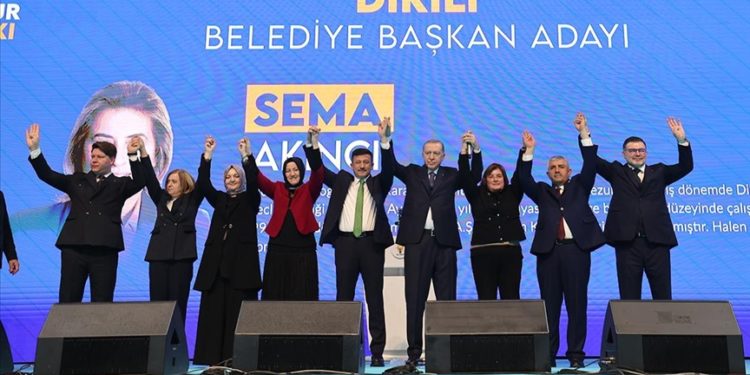 Cumhur İttifakı’nın İzmir ilçe belediye başkan adayları tanıtıldı