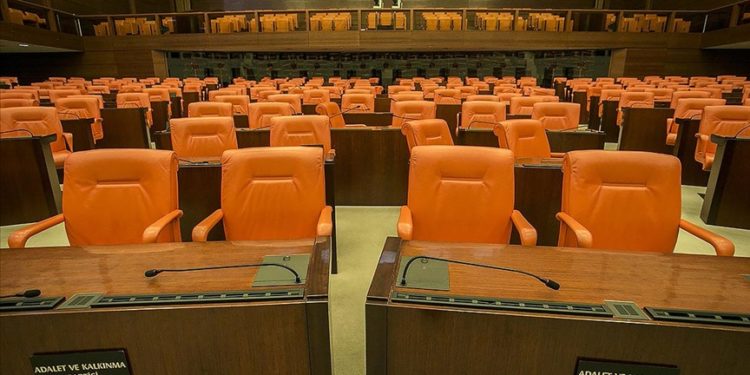 AK Parti'den deprem bölgesindeki meclis üyeliği adaylıklarında "mühendis" kriteri