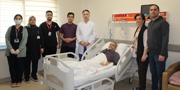 Sakarya'da "at nalı böbreği"ne sahip hasta, ameliyatla 15 santimlik urdan kurtuldu