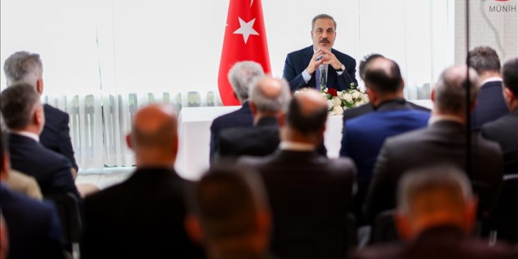 Dışişleri Bakanı Fidan, Türkiye'nin Münih Başkonsolosluğunda STK temsilcileriyle görüştü