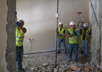 Depremde hasar alan ÇÜ Tıp Fakültesi Balcalı Hastanesinde güçlendirme çalışmaları sürüyor