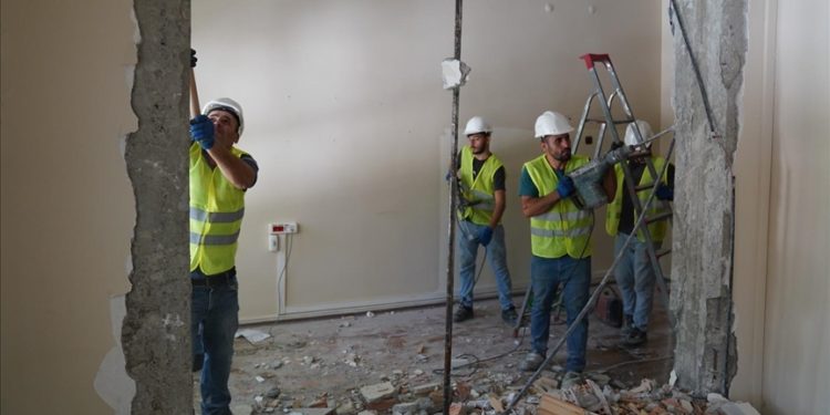 Depremde hasar alan ÇÜ Tıp Fakültesi Balcalı Hastanesinde güçlendirme çalışmaları sürüyor