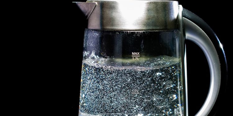 Araştırma: Musluk suyunu kaynatmak, mikroplastiklerin zararlı etkilerini azaltabilir