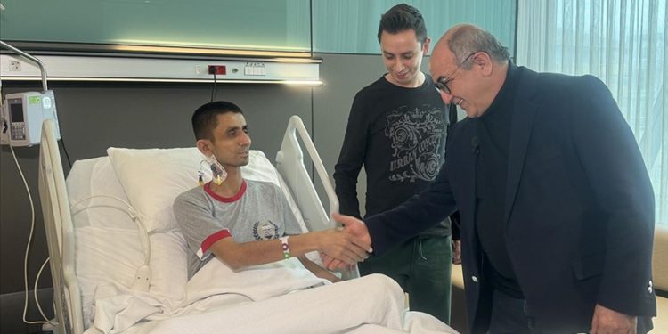 Robotik donör ameliyatıyla yapılan karaciğer nakli sayesinde hayata tutundu