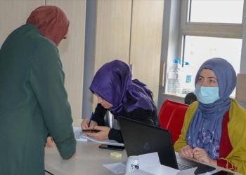 Sağlıkçılar “kanserde erken tanı” için mobil tırla mahalle mahalle dolaşıyor