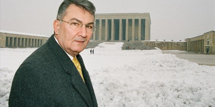 Deniz Baykal’ın vefatının üzerinden 1 yıl geçti