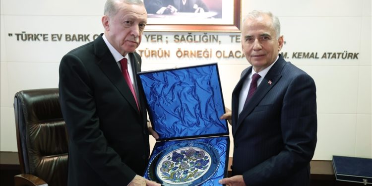 Cumhurbaşkanı Erdoğan, Denizli Valisi Coşkun ile Büyükşehir Belediye Başkanı Zolan'ı kabul etti