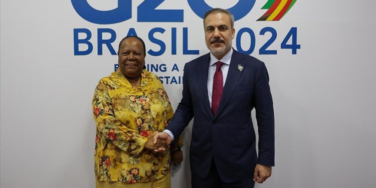 Bakan Fidan, Brezilya'da Güney Afrika Uluslararası İlişkiler ve İşbirliği Bakanı Pandor ile görüştü