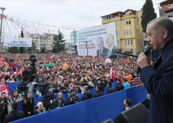 Emeklilerin bayram ikramiyesini 3 bin liraya yükselteceğiz