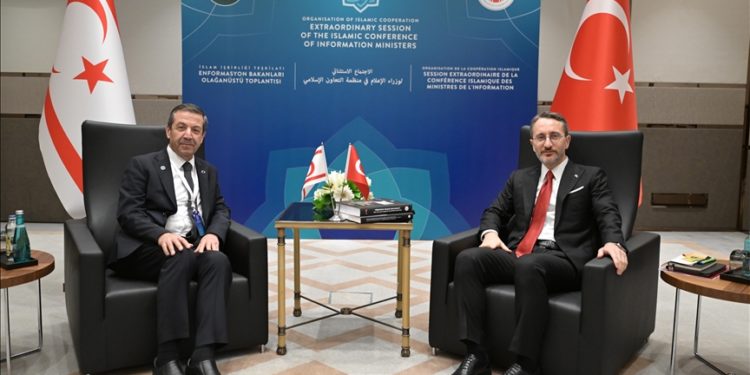 Cumhurbaşkanlığı İletişim Başkanı Altun, İİT Toplantısı kapsamında ikili görüşmeler gerçekleştirdi