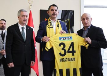 İBB Başkan adayı Kurum, İstanbulspor Kulübünü ziyaret etti