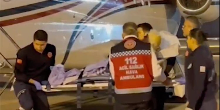 Kalp rahatsızlığı yaşayan 68 yaşındaki hasta uçak ambulansla Ankara'ya getirildi