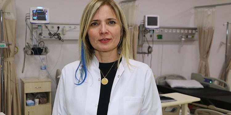 Kapalı ortamda içilen nargileden kaynaklı zehirlenme grip gibi semptomlarla ortaya çıkıyor