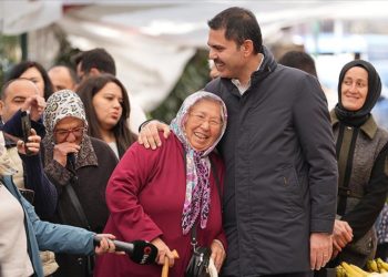 İBB Başkan adayı Kurum, Sarıyer'de pazar esnafını ziyaret etti