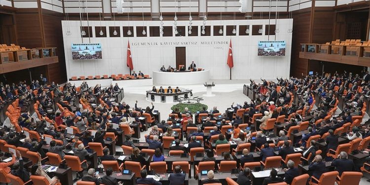 Meclis, sağlık ve enerji alanlarında düzenlemeler içeren kanun teklifleri için mesai yapacak