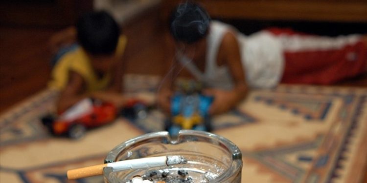 Sigara dumanına maruz kalmak çocuklarda astım ve alerji riskini 2 ila 4 kat artırıyor