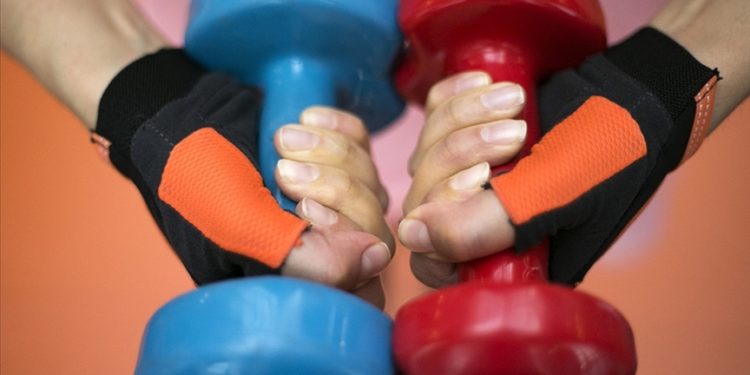 Kadınlar düzenli egzersizin faydalarını erkeklerden daha fazla görüyor