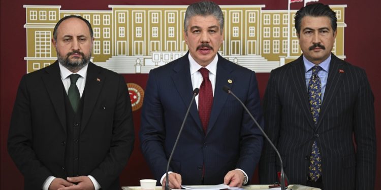 İsrail’in savaş suçlarını ve kirli eylemlerini dünyaya haykırmaya devam edeceğiz