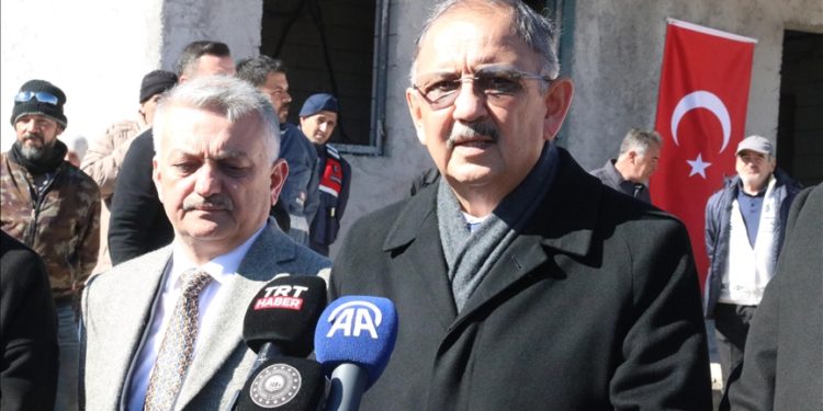 ‘Gelecek senenin ortasına kadar Malatya’daki bütün hak sahiplerinin evlerini bitirmiş olacağız’