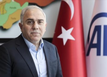 AK Parti’den yeniden aday gösterilen Fatih Belediye Başkanı Turan, projelerini anlattı