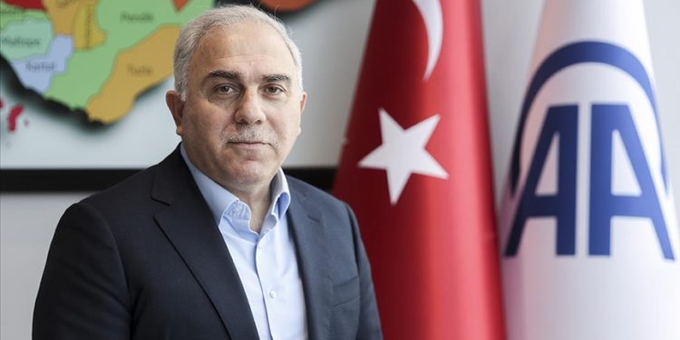 AK Parti’den yeniden aday gösterilen Fatih Belediye Başkanı Turan, projelerini anlattı