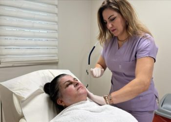 Yüzündeki lekeler kanser çıkan hasta erken teşhisle sağlığına kavuştu