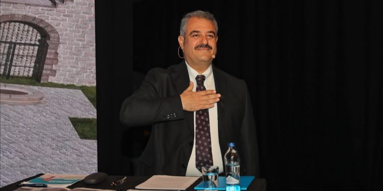 AK Parti Diyarbakır Büyükşehir Belediye Başkan adayı Bilden, kente yönelik 26 projesini açıkladı