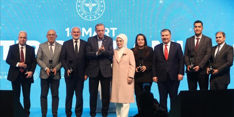 Emine Erdoğan'dan 14 Mart Tıp Bayramı paylaşımı