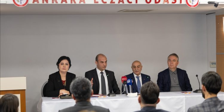 Cumhur İttifakı ABB Başkan adayı Altınok, Ankara Eczacılar Odasını ziyaret etti