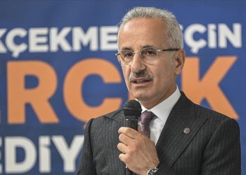 Bakan Uraloğlu, Büyükçekmece’de işçi ve esnafla bir araya geldi