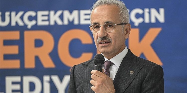 Bakan Uraloğlu, Büyükçekmece’de işçi ve esnafla bir araya geldi