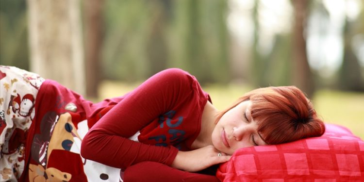 1 ay boyunca uykularını tam alanlar 6 yaş genç hissediyor