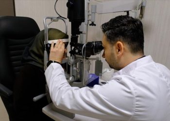Şeker hastalığından görme kaybı yaşayan hasta, 13 yıl sonra ışığa kavuştu