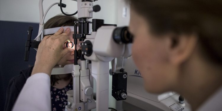 Körlüğe yol açan glokoma karşı “göz tansiyonunu ölçtürün” uyarısı